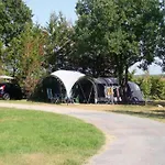 Confortable Avec Terrasse Et Acces Handicape - Api-1-52-592 Devillac