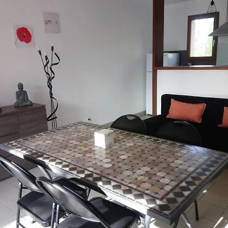 Confortable Avec Terrasse Et Acces Handicape - Api-1-52-592