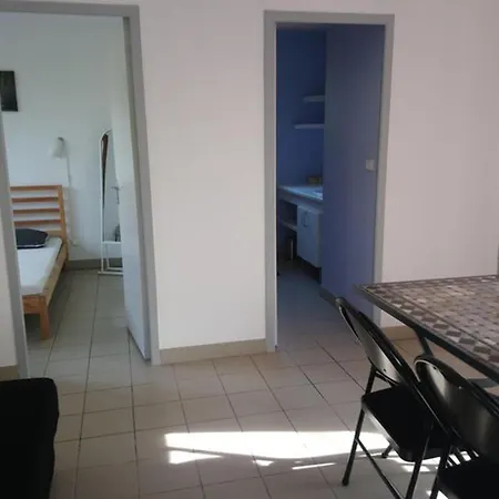 Confortable Avec Terrasse Et Acces Handicape - Api-1-52-592 * Devillac