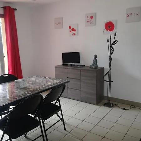 Confortable Avec Terrasse Et Acces Handicape - Api-1-52-592 * Devillac