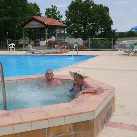 Κάμπινγκ Confortable Avec Terrasse Et Acces Handicape - Api-1-52-592