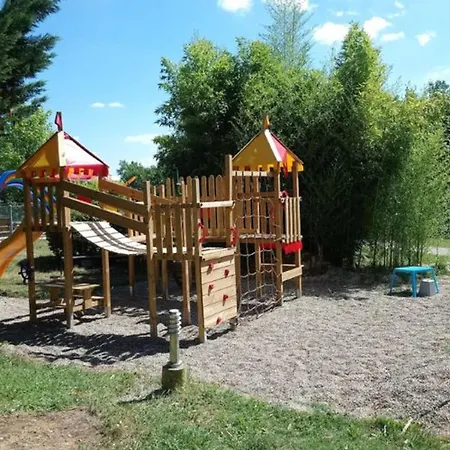 Confortable Avec Terrasse Et Acces Handicape - Api-1-52-592 Parque de Campismo