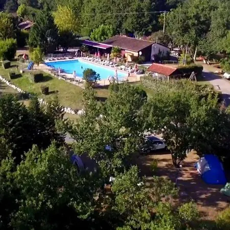 Confortable Avec Terrasse Et Acces Handicape - Api-1-52-592 Devillac
