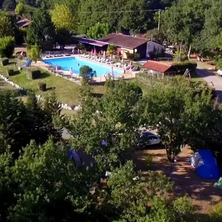 Confortable Avec Terrasse Et Acces Handicape - Api-1-52-592 * Devillac