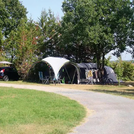 Confortable Avec Terrasse Et Acces Handicape - Api-1-52-592 Devillac