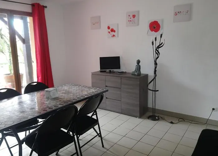 Confortable Avec Terrasse Et Acces Handicape - Api-1-52-592 * Devillac