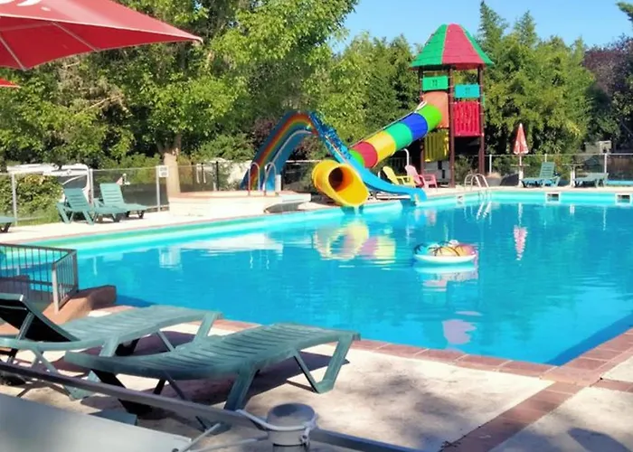 Parque de Campismo Confortable Avec Terrasse Et Acces Handicape - Api-1-52-592 Devillac