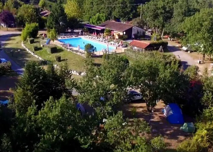 Confortable Avec Terrasse Et Acces Handicape - Api-1-52-592 Devillac