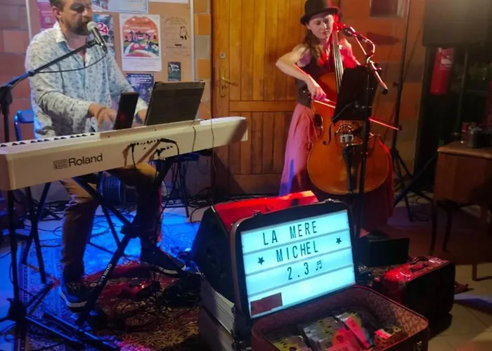 Confortable Avec Terrasse Et Acces Handicape - Api-1-52-592 * Devillac