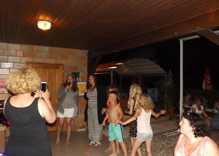 Confortable Avec Terrasse Et Acces Handicape - Api-1-52-592 Devillac